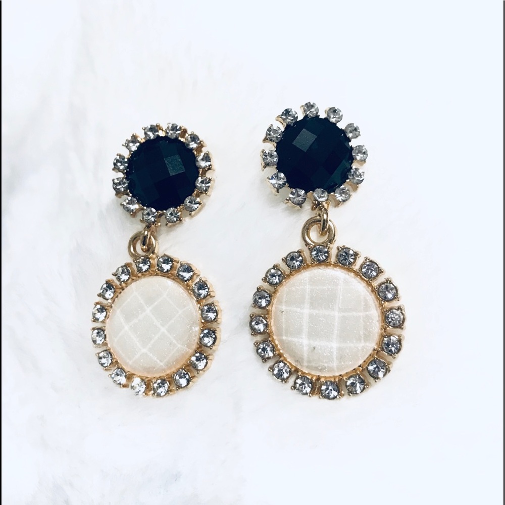 💕🖤Pretty Shiny Pearly Black•White•Gold Earrings - Picture 6 of 8